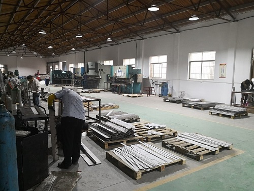 樹(shù)脂排水溝生產(chǎn)車(chē)間